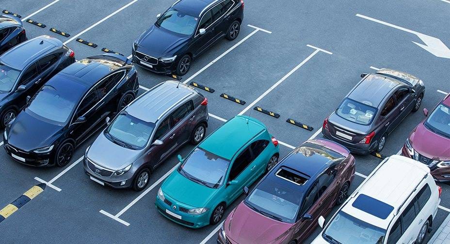 Dubai parking tariffs and car parking in a premium zone.