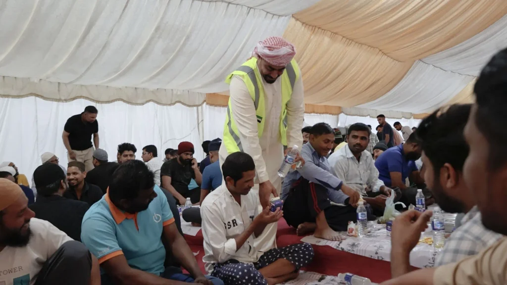 Volunteer teams at Sharjah Charity International (SCI) distributing Iftar meals for the 2026 food Campaign.