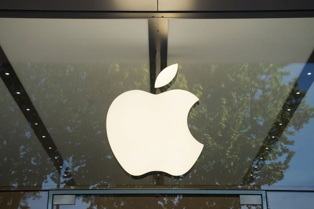 Apple expands Siri 2.0 capabilities with iOS 26.4