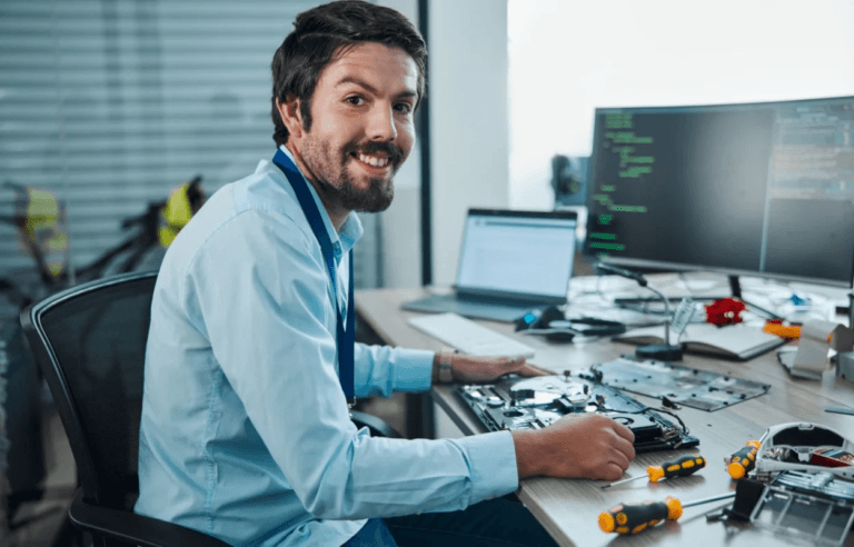 Desktop Support Engineer hiring in UAE with Windows OS, Microsoft 365, and Active Directory experience.