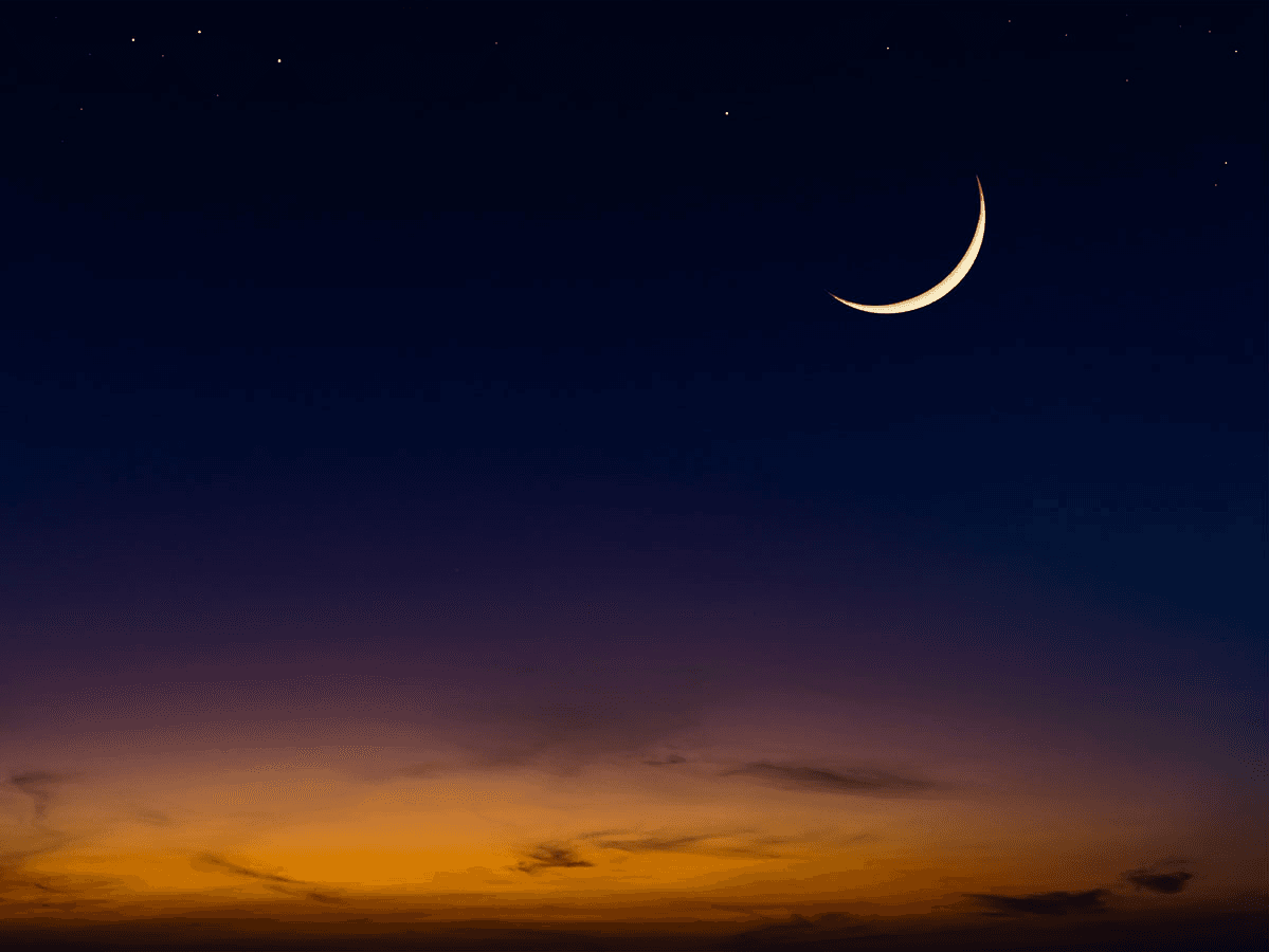 UAE crescent moon sighting captured early morning Ramadan 28