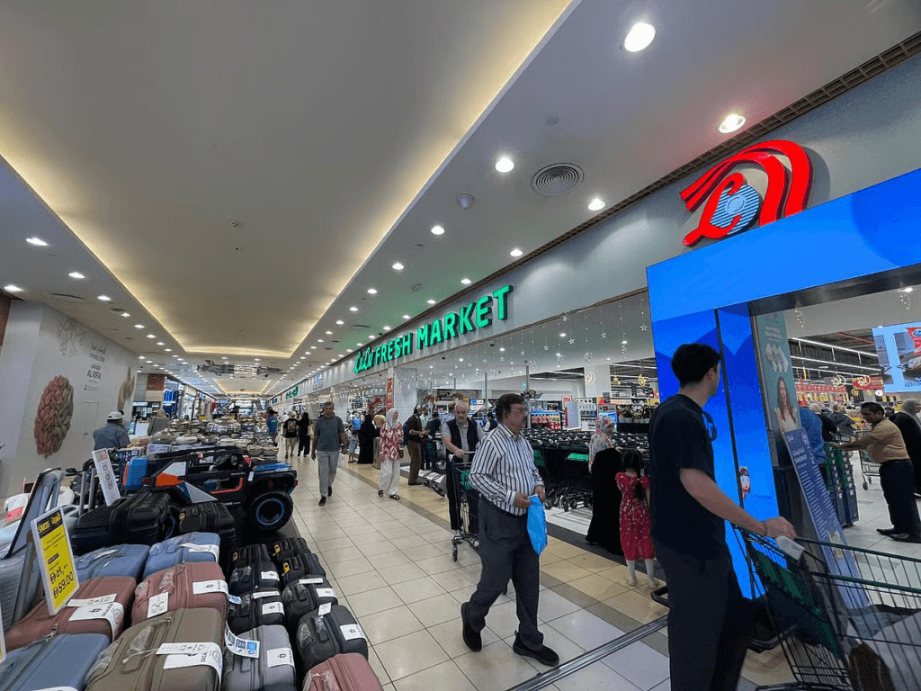 UAE supermarkets no shortages statement during airspace closure period